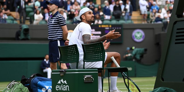 Nick Kyrgios of Australia speaks with the umpire against Stefanos Tsitsipas of Greece during their Men's Singles Third Round match against Stefanos Tsitsipas of Greece on day six of The Championships Wimbledon 2022 at All England Lawn Tennis and Croquet Club on July 02, 2022 in London, England. 