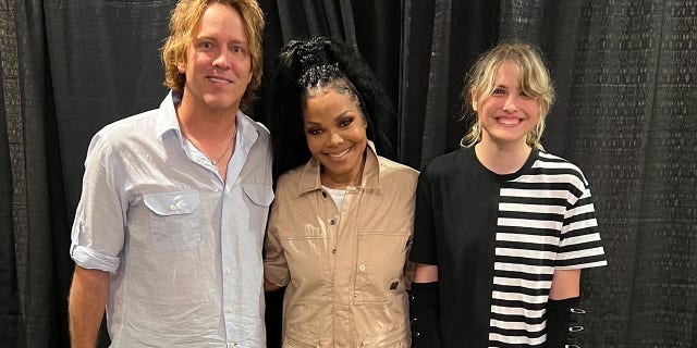 Dannielynn and Larry Birkhead joined Janet Jackson backstage after her concert in Cincinnati.