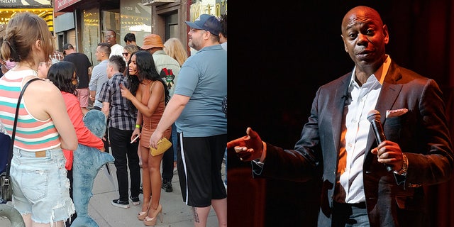 Dave Chappelle reportedly "からかわれた" protestors who stood outside of First Avenue, the Minnesota club which originally had plans to host the comedian on Wednesday night, but canceled at the eleventh hour due to backlash.