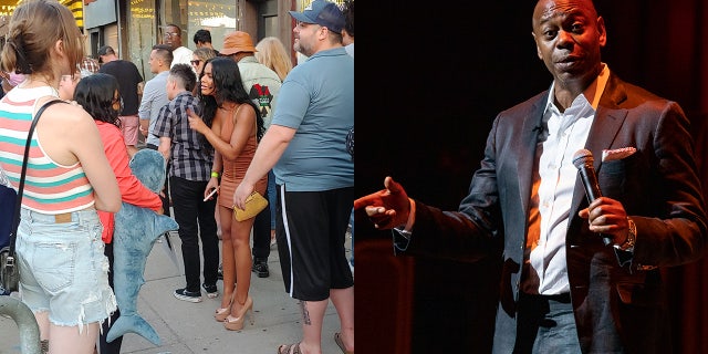 Dave Chappelle reportedly "からかわれた" protestors who stood outside of First Avenue, the Minnesota club which originally had plans to host the comedian on Wednesday night, but canceled at the eleventh hour due to backlash.