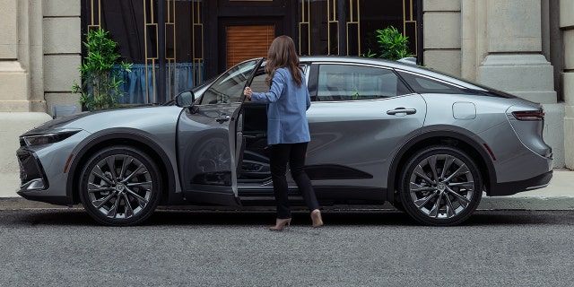 The Toyota Crown is slightly shorter in length, but taller than the Toyota Avalon.