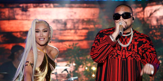 Gwen Stefani and Sean Paul perform "Light My Fire" on "Jimmy Kimmel Live" on July 13, 2022.