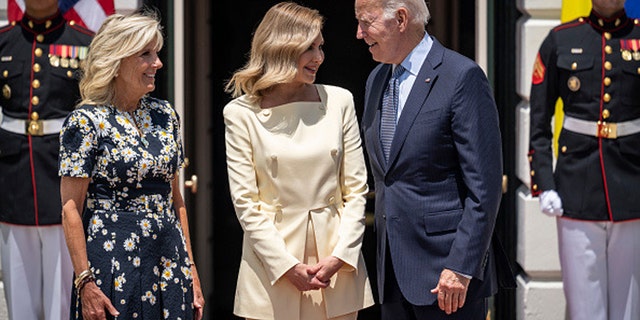 Biden met Ukraine First Lady Olena Zelenska, flew with Dem lawmakers ...