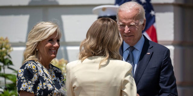 President Biden, Jill Biden welcome Ukraine's first lady Olena Zelenska ...