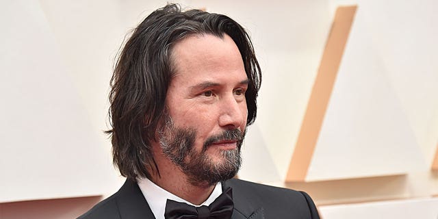 Keanu Reeves went viral after he patiently answered all of the questions a 14-year-old boy asked him while waiting at baggage claim.