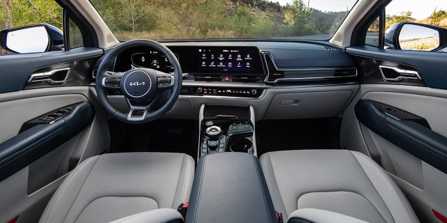 The Kia Sportage Hybrid features dual digital displays.