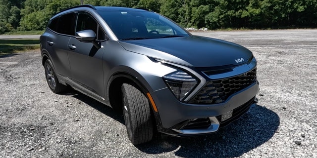 The Kia Sportage Hybrid is available in matte-finish paint. 