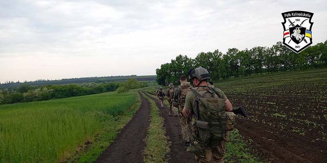 Soldados bielorrussos lutam na Ucrânia com o Regimento Kastus Kalinouski.