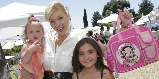 Shanna Moakler and daughters Atiana De La Hoya (right) and Alabama Barker (left) in 2007.