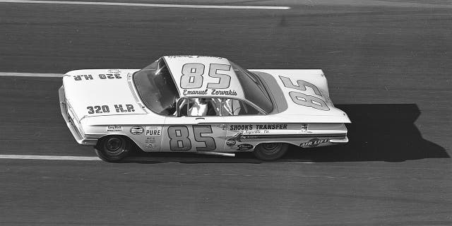 Emmanuel Zervakis, who appeared in the Daytona race, was disqualified after his victory at Wilson Speedway in North Carolina in 1960.