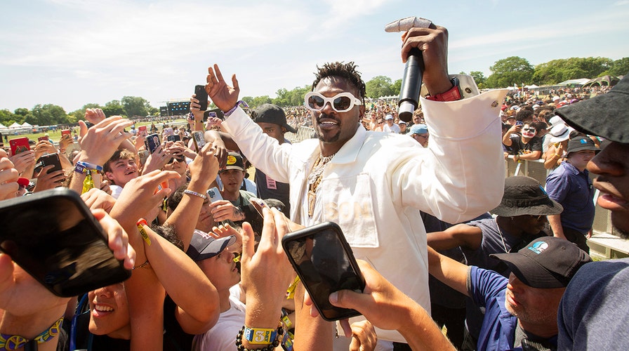Antonio Brown performs at Rolling Loud, NFL players weigh in on his performance