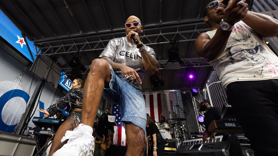 Flo Rida parties in FOX Square, introduces new single 'What a Night' to