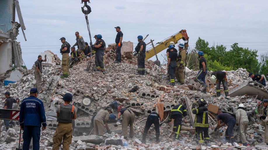 Ukraine apartment rubble rescue services