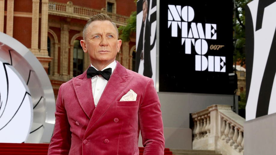 Daniel Craig at the James Bond "No Time to Die" World Premiere in London.