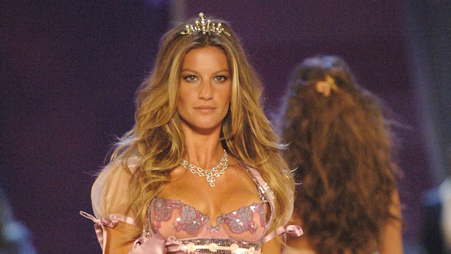 Gisele Bündchen walking Victoria’s Secret in 2005