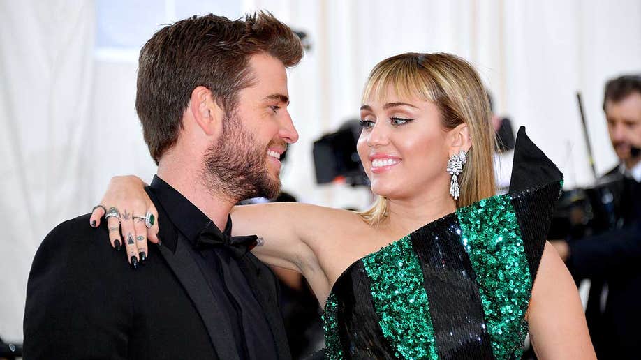  Miley Cyrus with Liam Hemsworth at the 2019 Met Gala