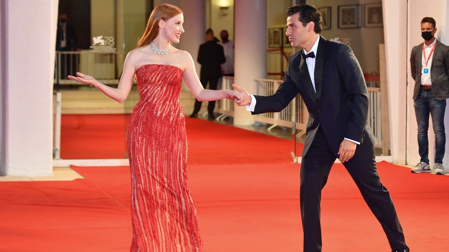 Jessica Chastain and Oscar Isaac