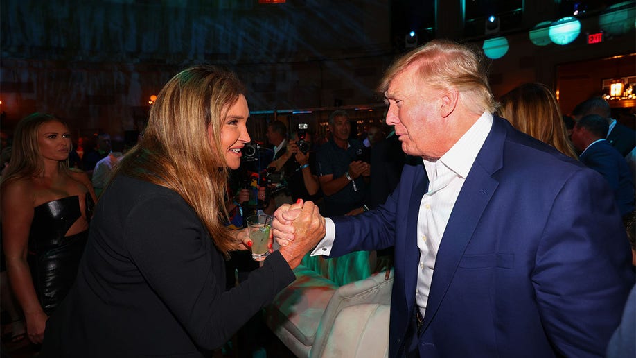 Caitlyn Jenner shakes Donald Trumps hand