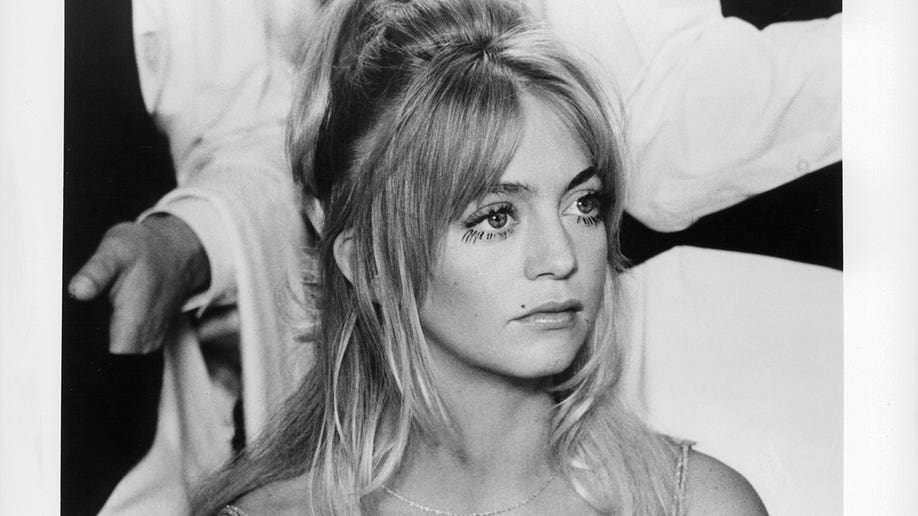 Goldie Hawn in "The Duchess and the Dirtwater Fox"