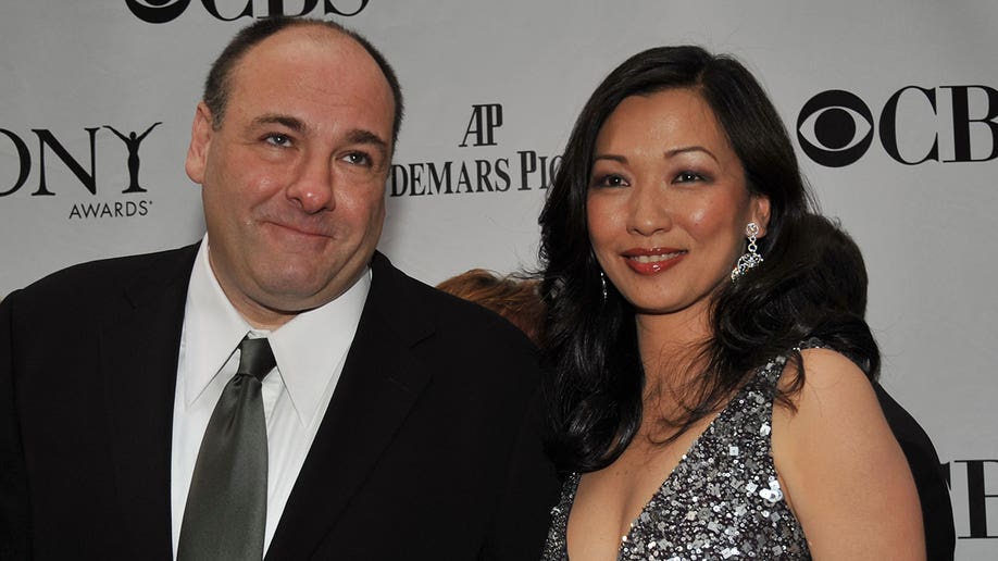 "Sopranos" star James Gandolfini and his wife Deborah Lin at the 2009 Tony Awards