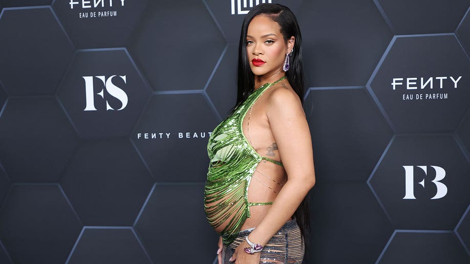 A pregnant Rihanna