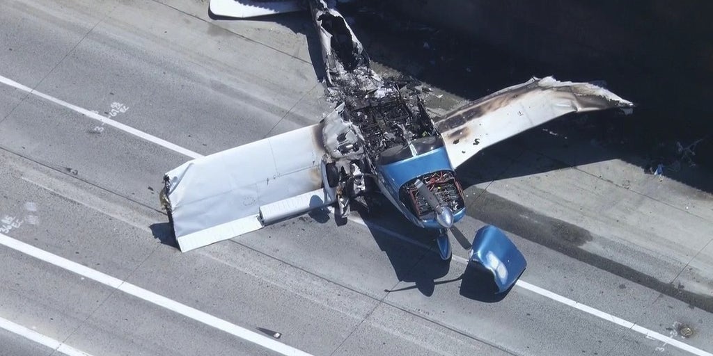 3337c3a3-plane-lands-91-freeway-2-2.jpg?