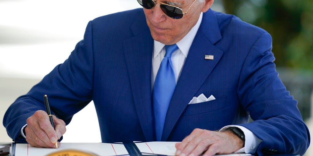 Biden signs bipartisan cold case law establishing federal right to request review for victims' families - Vimarsana News