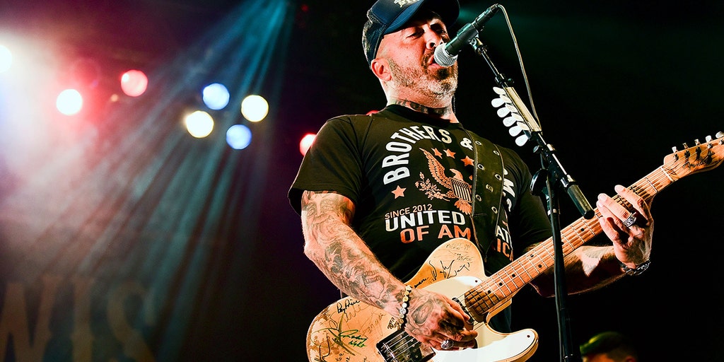 Aaron Lewis talks his new album 'Frayed at Both Ends' and what in his personal life inspired it - Vimarsana News