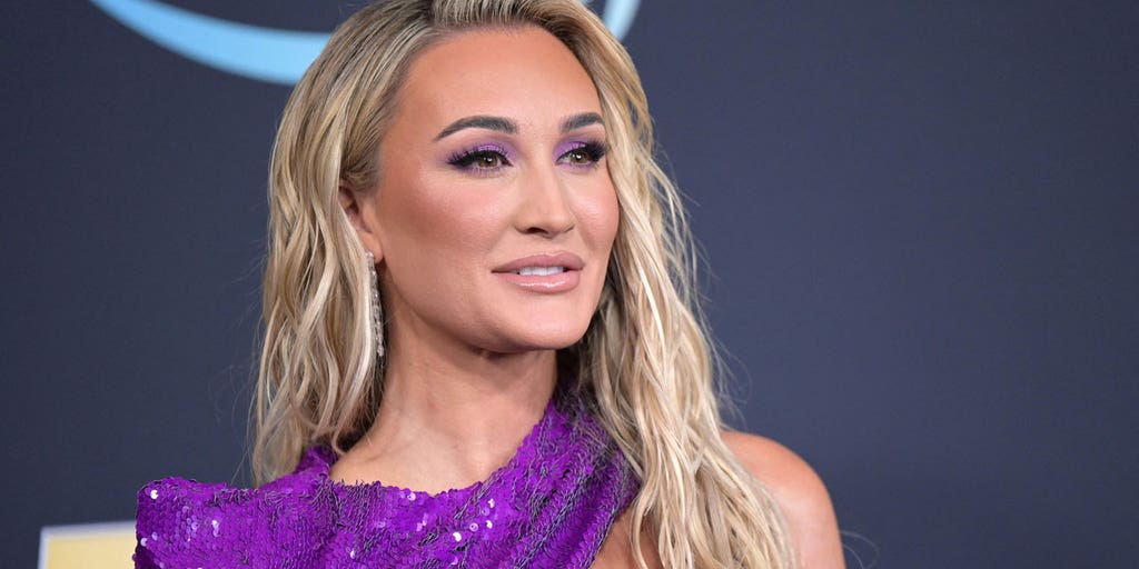 Brittany Aldean tells Tucker Carlson she's 'advocating for children' after receiving backlash - Vimarsana News