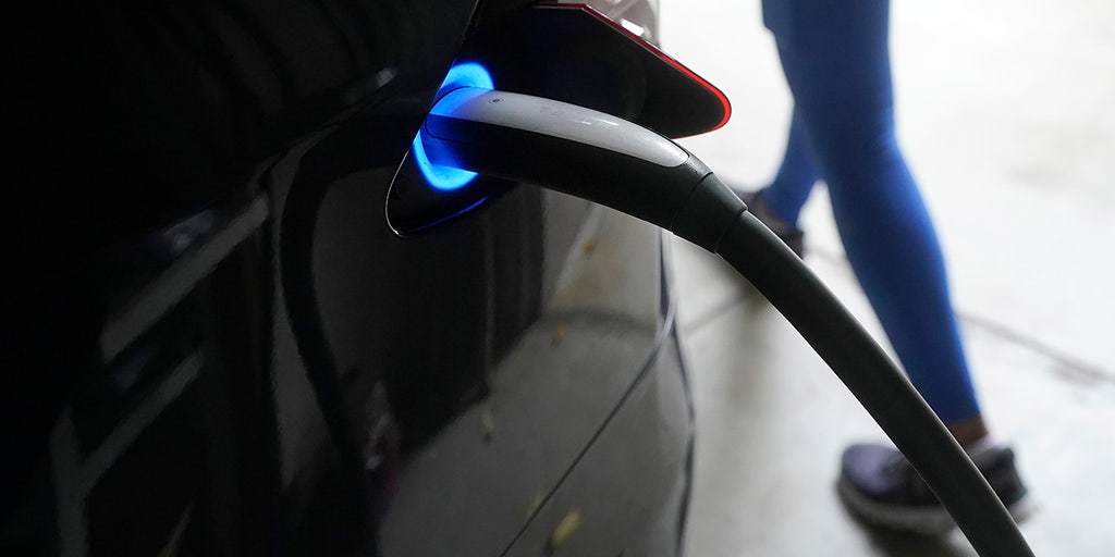 GOP leader slams CA power operator for discouraging EV charging during heatwave after vote to ban gas cars - Vimarsana News
