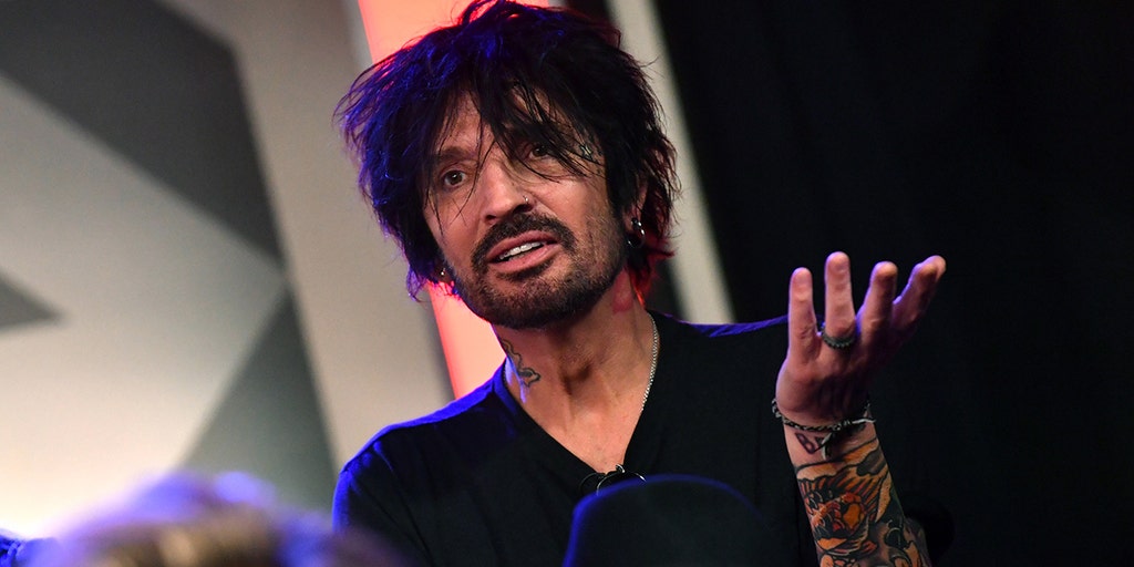 Mötley Crüe's Tommy Lee says he was on a 'bender' when he posted NSFW picture on Instagram - Vimarsana News