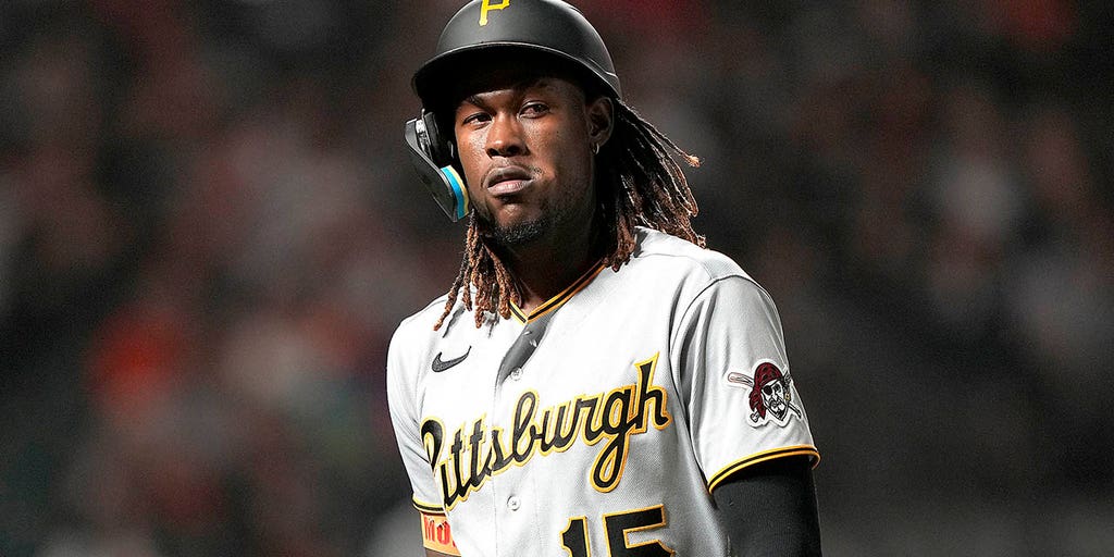 Andrew McCutchen receives incredible ovation from Pirates crowd in home  opener: 'Definitely was welling up