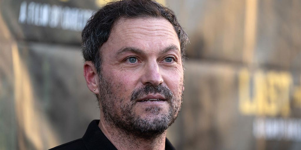 How many kids does Brian Austin Green have? Inside the '90210' actor's relationships and family life - Vimarsana News