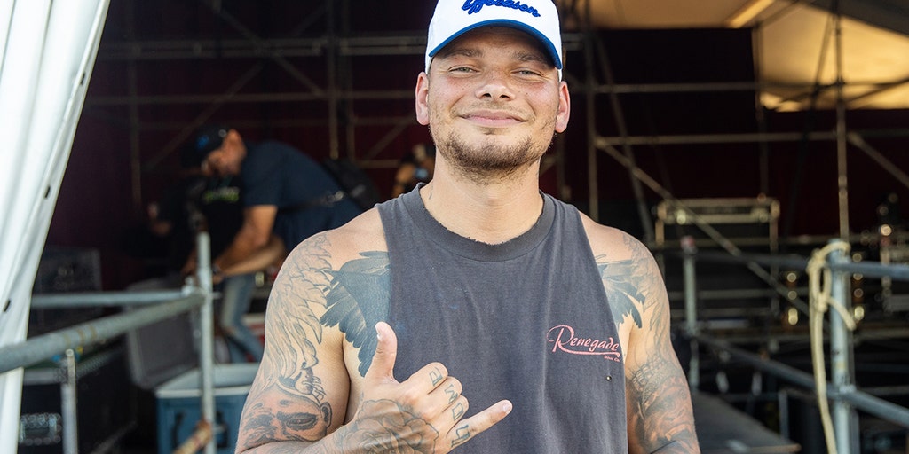 Who is VMAs performer Kane Brown, the first male country singer to take the award show's stage? - Vimarsana News