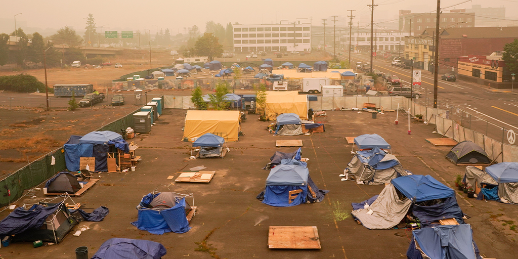 Oregon bill would pay homeless people $1,000 a month - Vimarsana News