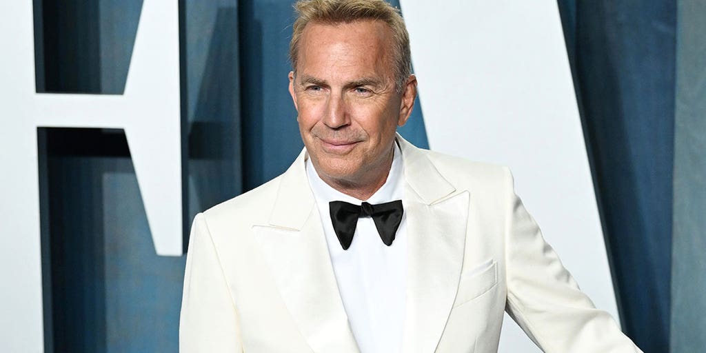 Kevin Costner fans go wild over classic beach throwback: 'Who can guess the year?' - Vimarsana News