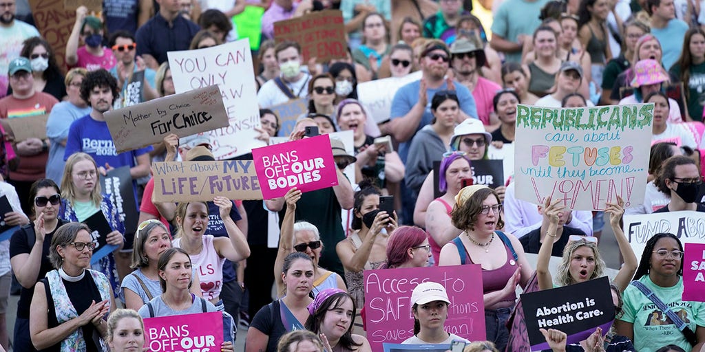 Abortion ranks 7th as most important issue to Latino voters, behind economy and border: poll - Vimarsana News