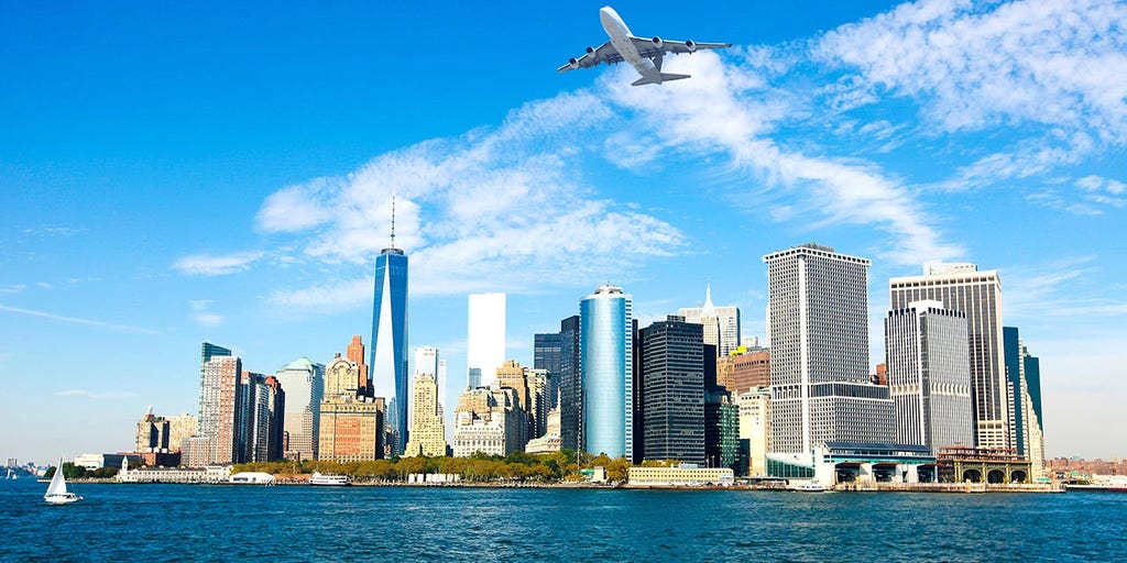 Disruptive United Airlines passenger yells at crew member, causes plane to make U-turn and return to Newark - Vimarsana News