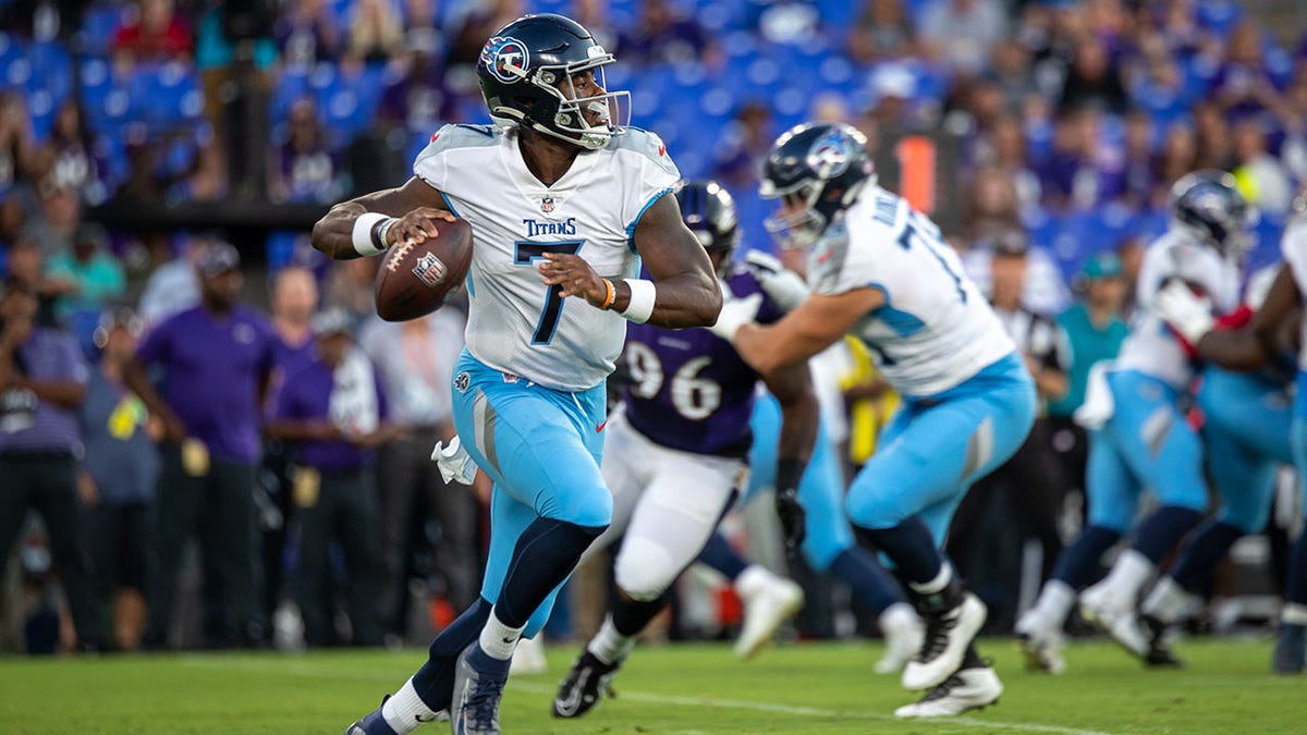Titans quarterback Malik Willis scrambles out of the pocket