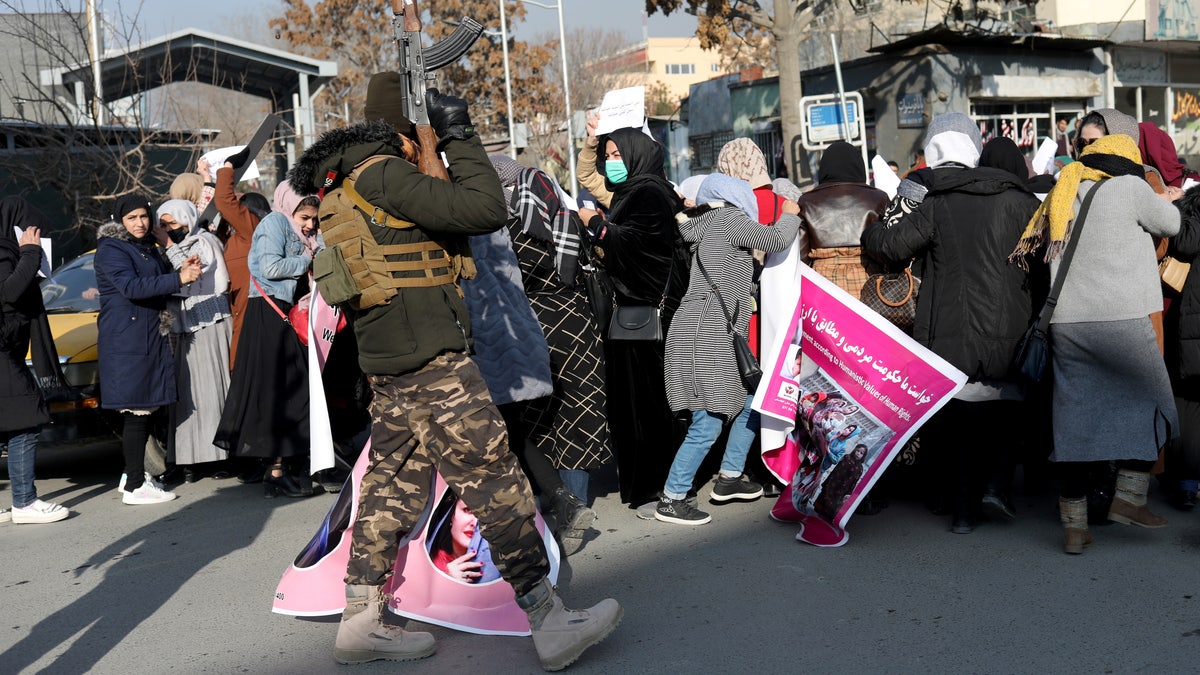 Mujeres talibanes protestan en Afganistán