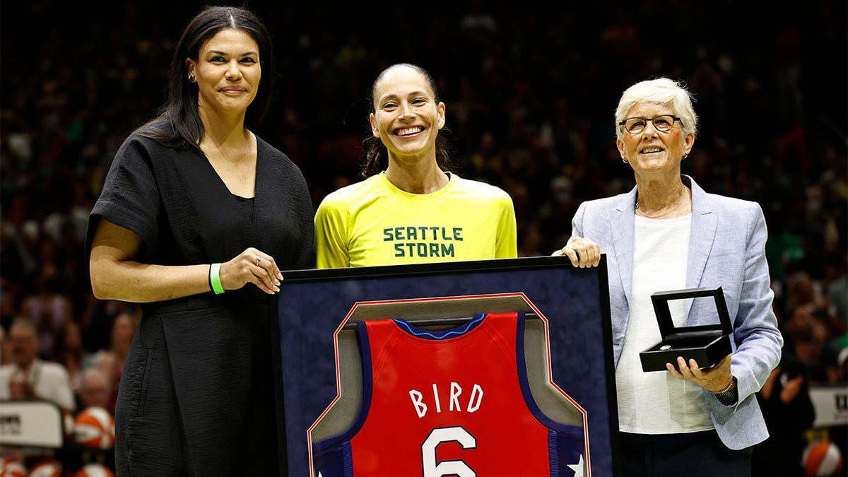 Sue Bird honored with jersey
