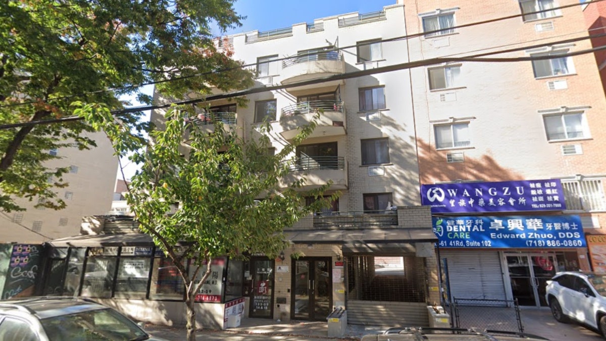 Queens woman fatally stabbed in apartment