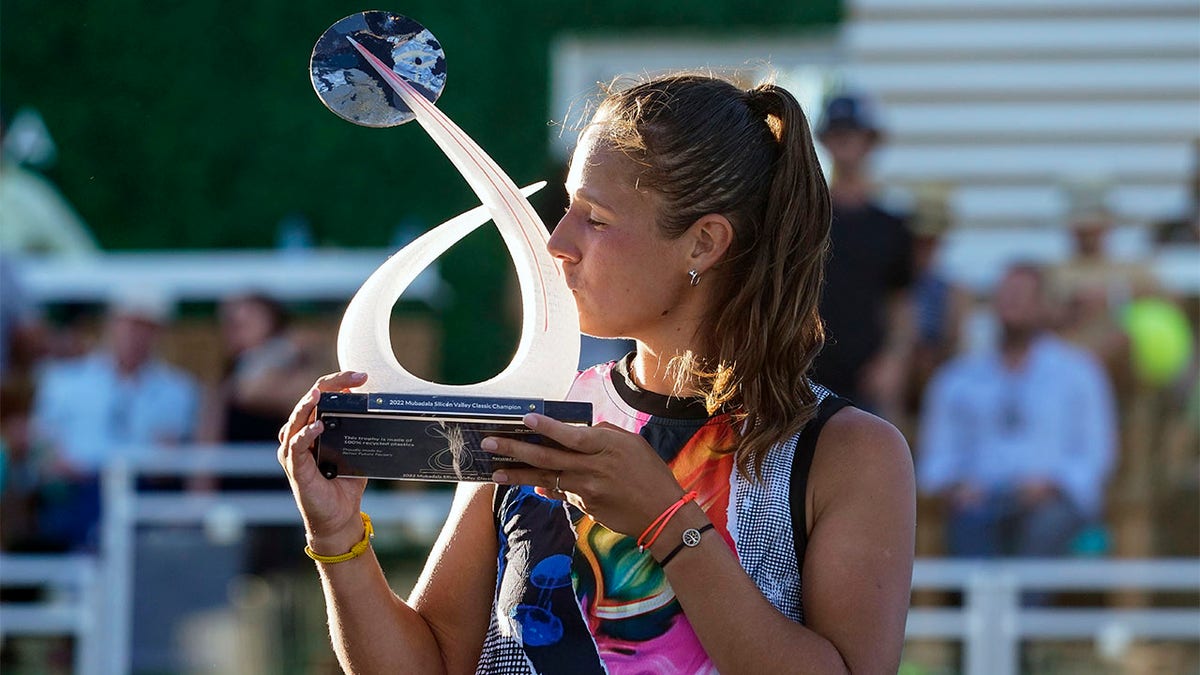 Daria Kasatkina kisses trophy