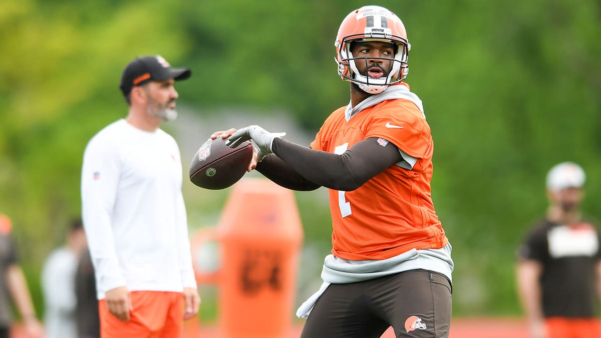 Browns QB Jacoby Brissett throws during OTA's