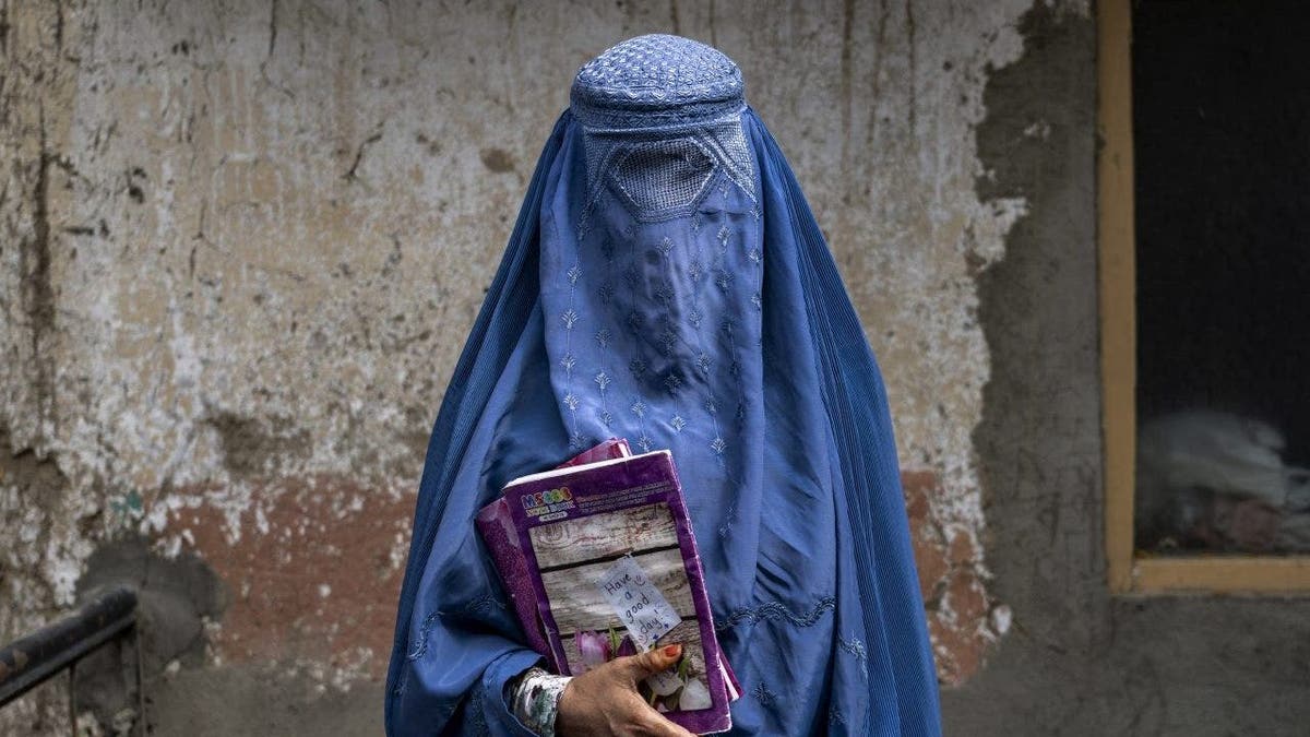 Women Afghanistan hijab