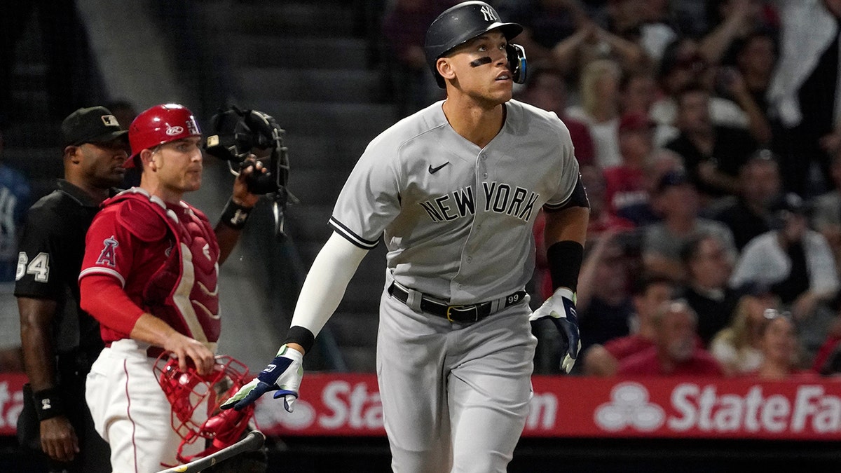 Aaron Judge's pre-game outfit hints at return to Yankees in free