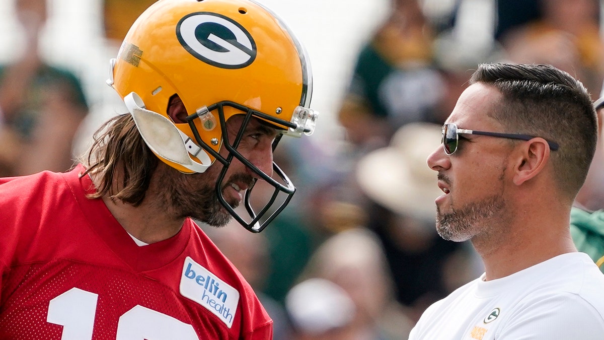 Aaron Rodgers talks to Matt LaFleur