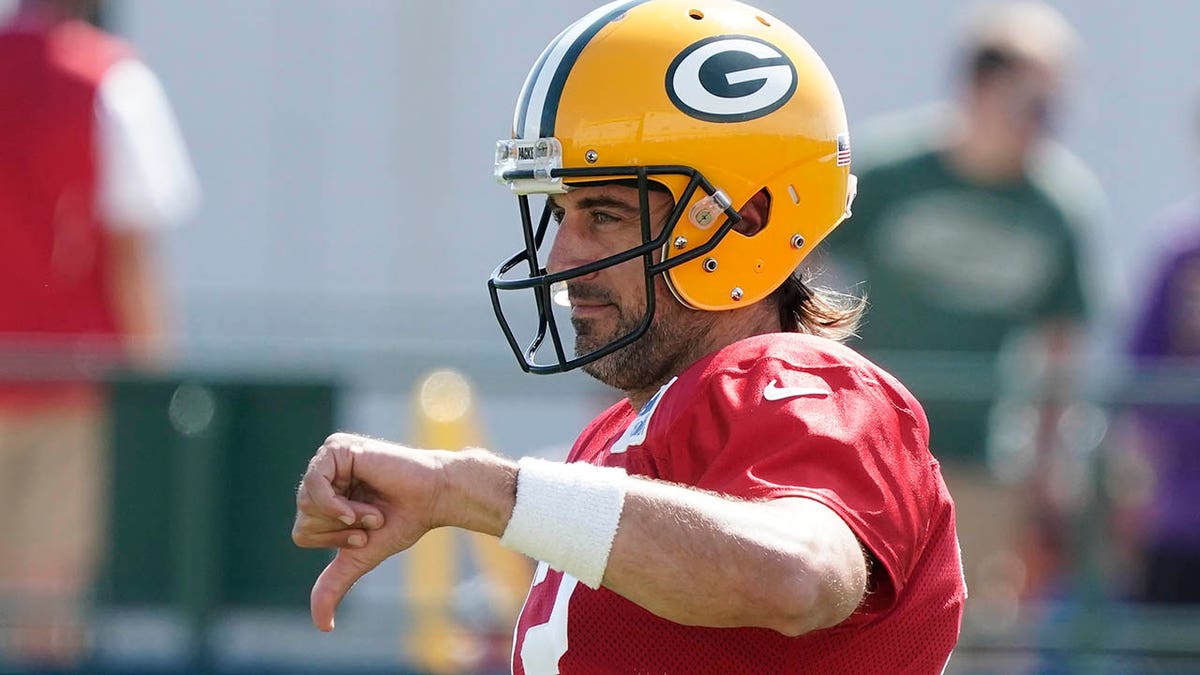 Aaron Rodgers gives a thumbs down