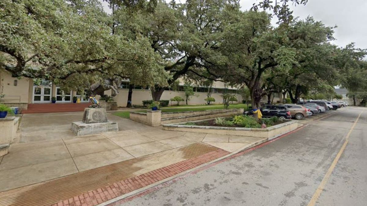 Entrance to Alamo Heights High School in San Antonio, Texas