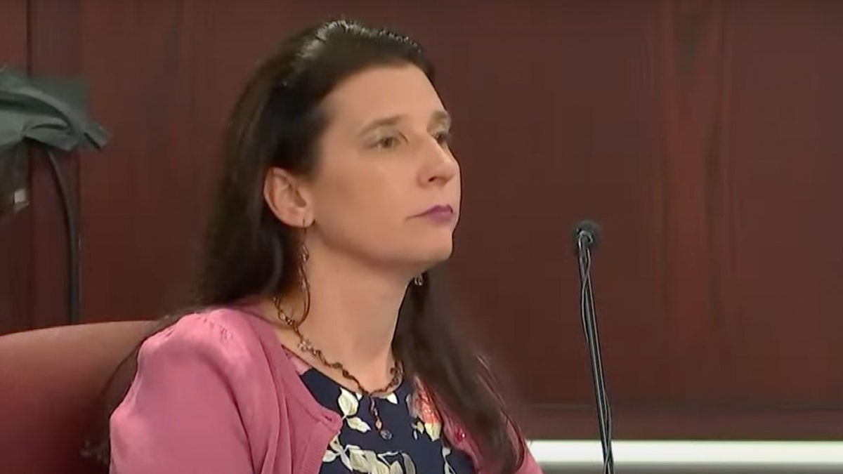 Alisa Mathewson testifying a Tampa courtroom
